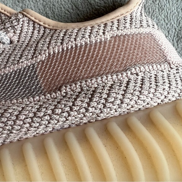 Yeezy Adidas Boost 350 V2 Knit Lace-Up Sneaker Synth Reflective Cream Pink 9.5 - Picture 15 of 16
